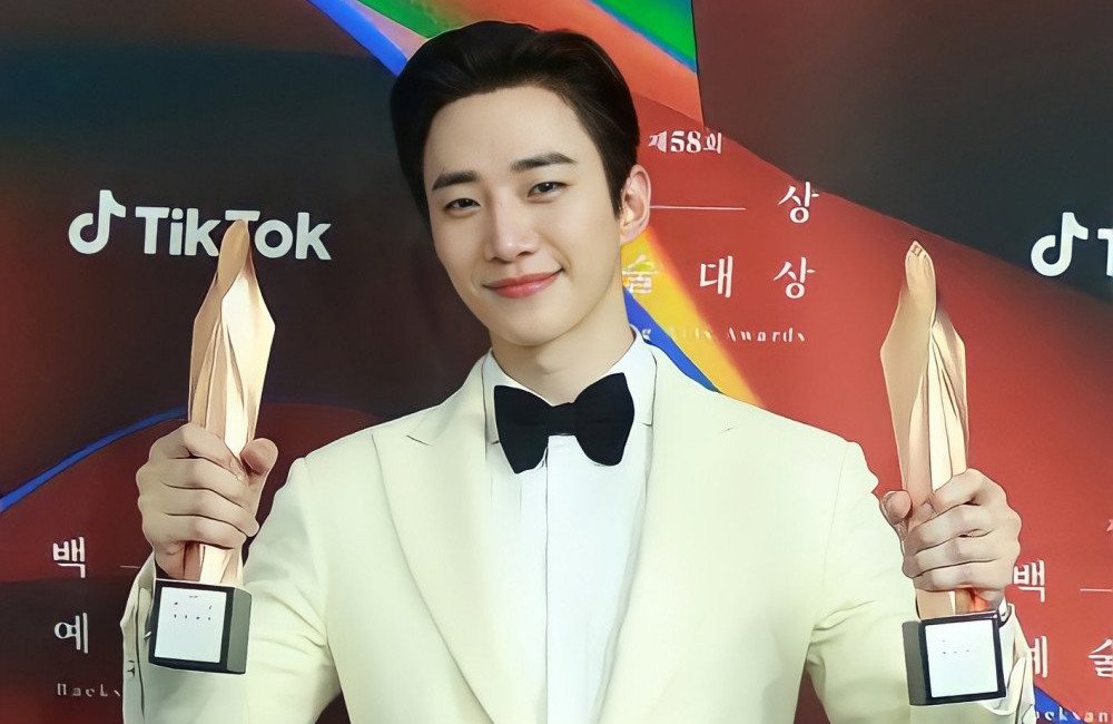 Lee Junho 2PM Jadi Idol-Actor Pertama yang Menang Aktor Terbaik Baeksang Arts Awards ke-58 junho3